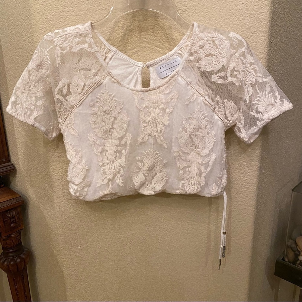 KENDALL + KYLIE Off White Cropped Lace Top w/ Beaded Tassel Size Small